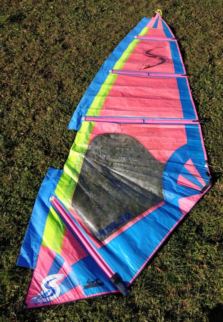 Superlite Convertible - Simmer Style Hawaii... 5 words say it all. This cute 3.0 Mylar colibri has arrived from our friend and supporter Guy Baillie. Thank you once more Guy * Simmer Style Hawaii 3.0. Nejmenší dospělá plachta a určitě jedna z nejhezčích. Tato krasavice do sbírky putovala z Havaje přes Švýcarsko