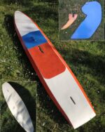 Luxury early 80's cruiser. Longboard custom, proudly made in Czechoslovakia. Features: retractable DB, two mast holes, antislip deck, V-shaped in front - flatter toward the back for planing. Beside others these designs have made our sport so popular. * Na počátku 80tých se již mnoha serfařům zdál původní tvar „holanďana“ překonaný a pomalý. Z fotek a (vzácných) časopisů se obkreslovaly, odměřovaly a odhadovaly tvary nám nedostupných „hajflejů“a „knaislů“ a pak z toho vznikaly zajímavé tuzemské kreace. Samozřejmě již se dvěma „dírami“ na kloub a sklopnou káčou… (pozdější přechod na WG s pevnou ploutví a jednou dírou, byl pak vlastně krokem zpět).