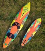 It's high time for HI-TECH, Maui-Hawaii, 80's; „8-3 board, #1230“. Designed by Craig Maisonville, graphics inspired by Guzmania flower. Catch of the year ! * Craig Maisonville založil Hi-Tech Maui v roce 1982. Prkna s touto značkou patřila mezi nejžádanějšími „wave“ prkna na světě. Jeden z klenotů s kultovním „H-T“ se na vás těší v expozici windsurfing muzea…