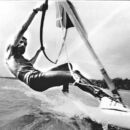 Ernstfried Prade surft auf dem Starnberger See 1973